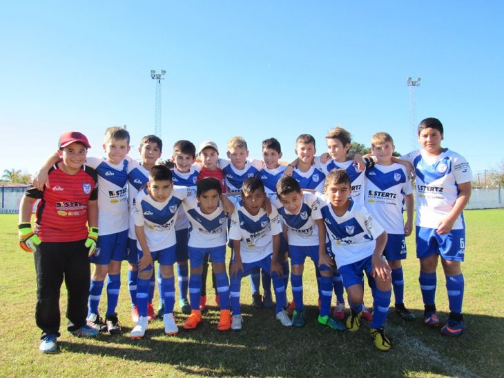 Sábado de fútbol infantil