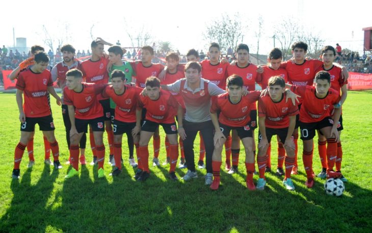 Atlético María Grande clasificó a Cuartos de Final